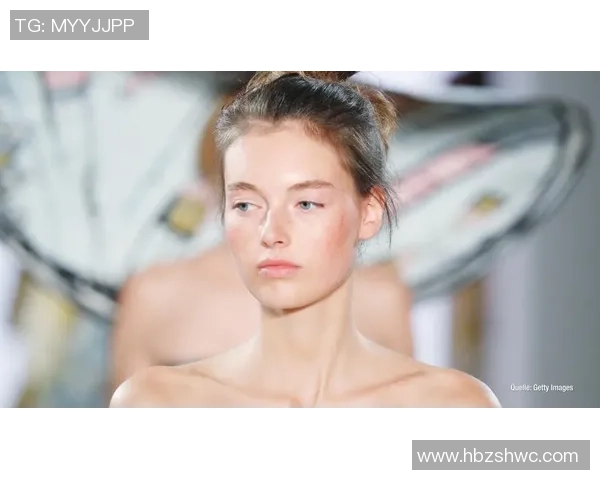 足球明星粉色头发女展现个性魅力引领时尚潮流成为新一代偶像